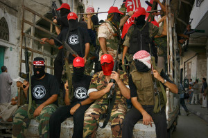 Kaempfer der PFLP auf einem LKW